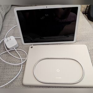 Google Pixel Tablet in Porcelain with Charging Dock And Case/Stand